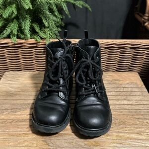 Old Navy Kids Combat Black Lace-Up Boots